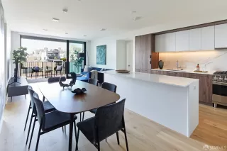 Photo #4: 424004829 Listing