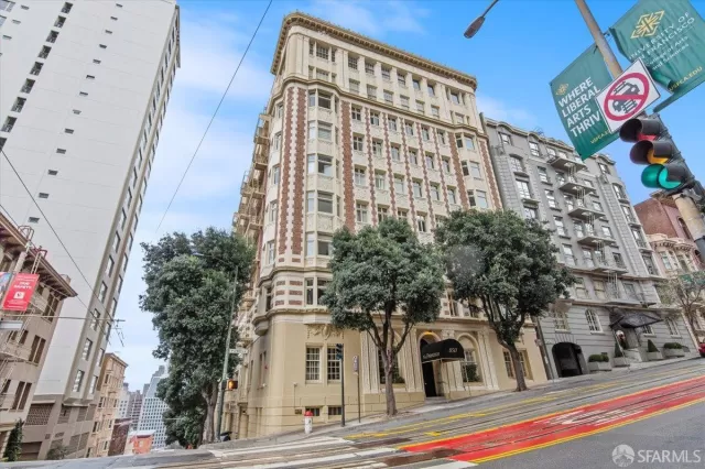 MLS: 424004966 Condo For Sale