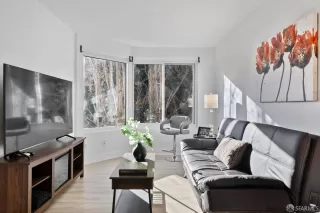 Photo #3: 424005853 Listing