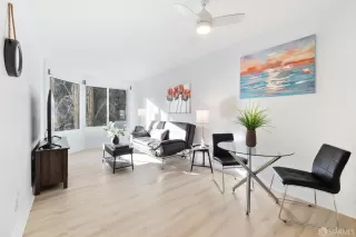 Photo #4: 424005853 Listing