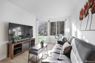 Photo #5: 424005853 Listing