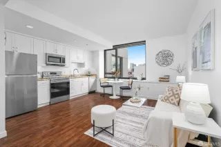 Photo #1: 424007220 Listing 