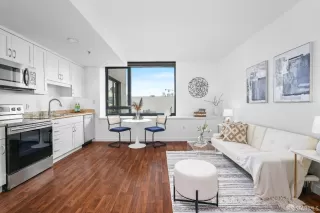 Photo #4: 424007220 Listing 