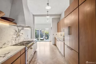 Photo #4: 424008179 Listing