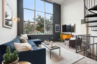 Photo #1: 424008295 Listing