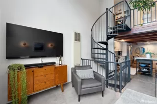 Photo #6: 424008295 Listing