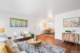 Photo #3: 424008894 Listing