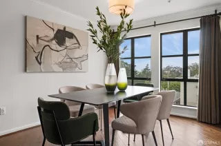 Photo #5: 424009437 Listing