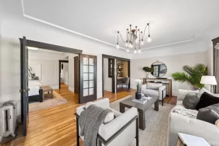 Photo #4: 424009456 Listing