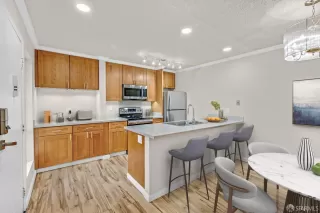 Photo #4: 424009751 Listing