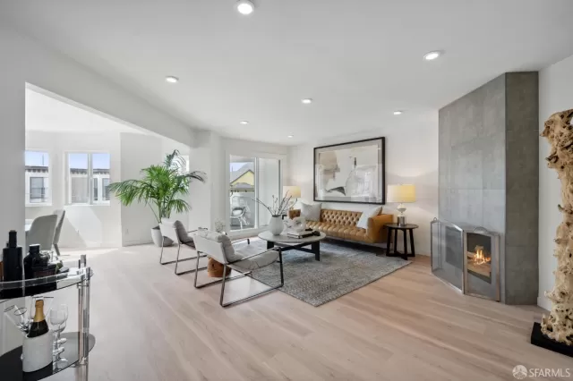 MLS: 424010327 Condo For Sale