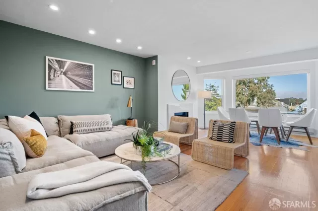 MLS: 424010641 Condo For Sale