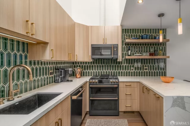 MLS: 424011001 Condo For Sale