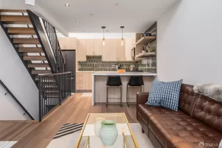 Photo #5: 424011001 Listing