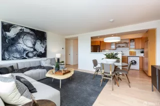 Photo #5: 424011345 Listing