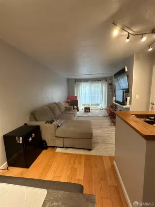 Photo #3: 424011430 Listing