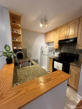 Photo #5: 424011430 Listing