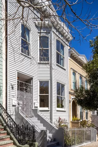 Photo #1: 424011648 Listing