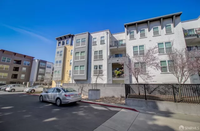 MLS: 424011822 Condo For Sale