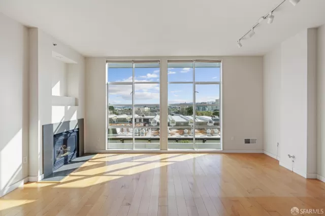 MLS: 424011944 Condo For Sale