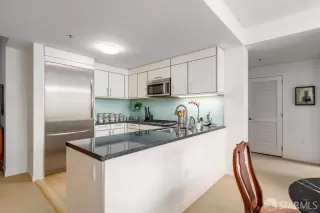 Photo #5: 424012240 Listing 