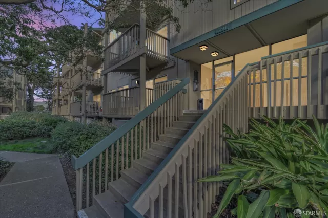 MLS: 424012426 Condo For Sale