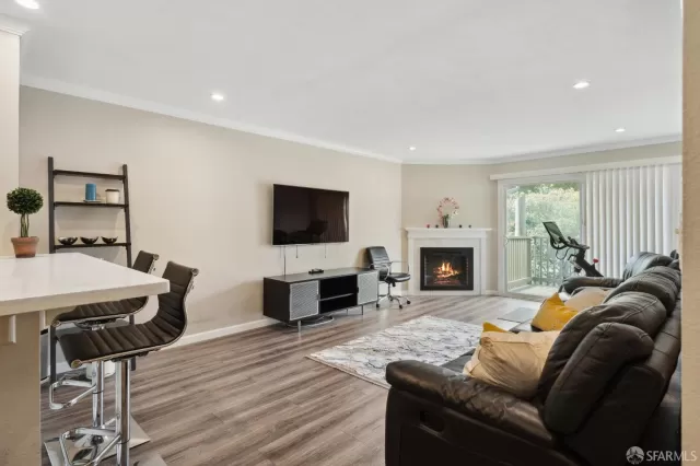 MLS: 424012463 Condo For Sale