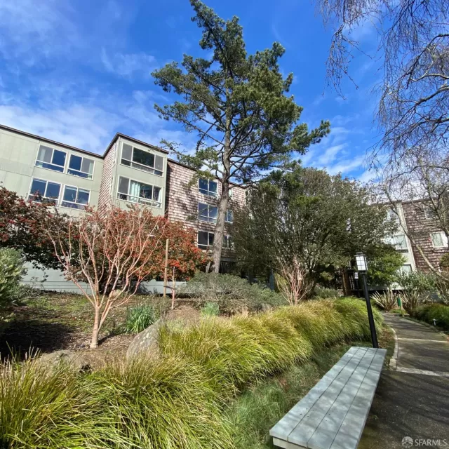 MLS: 424012834 Condo For Sale