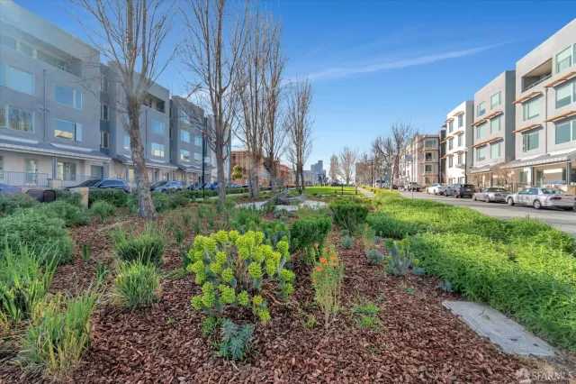 MLS: 424013606 Condo For Sale