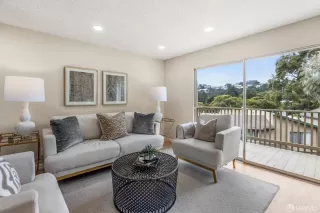 Photo #4: 424013819 Listing