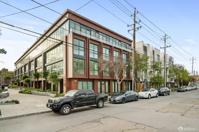 MLS: 424013862 Condo For Sale