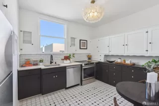 Photo #3: 424014371 Listing