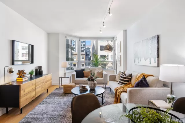 MLS: 424014753 Condo For Sale