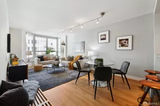 Photo #2: 424014753 Listing