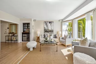 Photo #2: 424014809 Listing