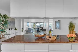 Photo #5: 424014940 Listing