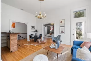 Photo #5: 424015009 Listing