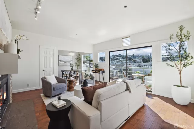 MLS: 424015634 Condo For Sale