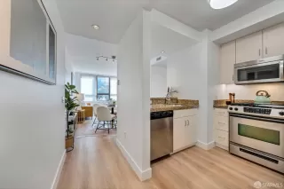 Photo #6: 424015887 Listing