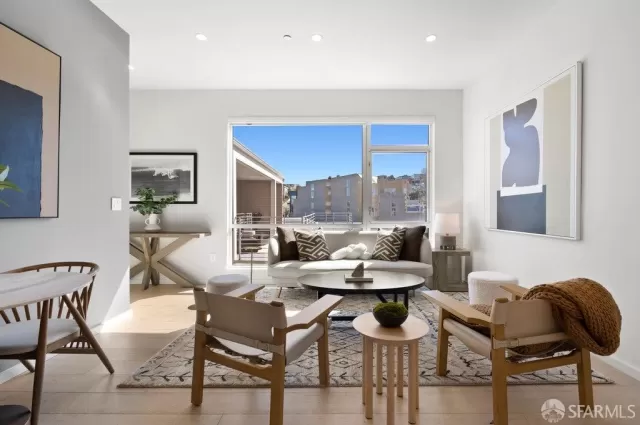 MLS: 424016152 Condo For Sale