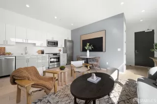 Photo #4: 424016152 Listing