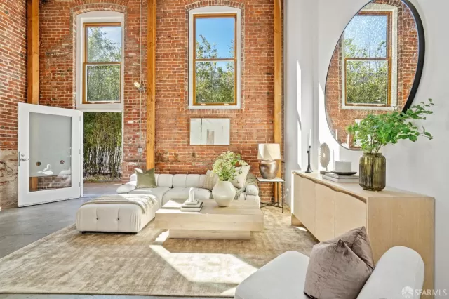 MLS: 424017402 Condo For Sale