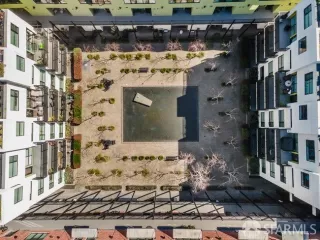 Photo #4: 424018084 Listing