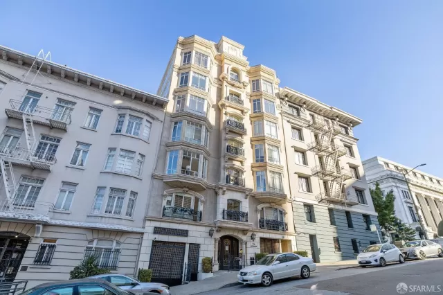 MLS: 424018316 Condo For Sale