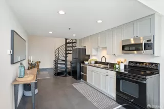 Photo #6: 424019288 Listing