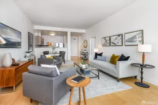 Photo #5: 424019314 Listing