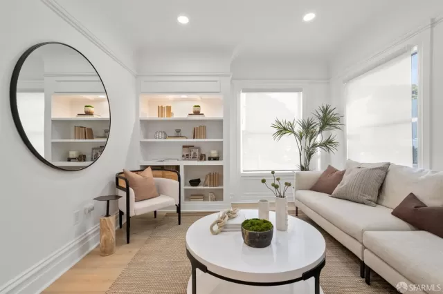 MLS: 424019423 Condo For Sale