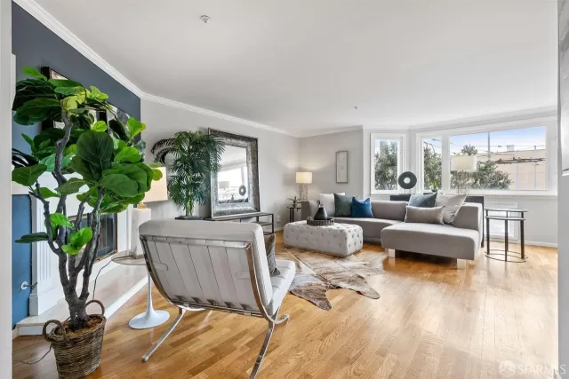 MLS: 424020172 Condo For Sale