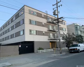 More Details about MLS # 424020324 : 1220 LA PLAYA STREET #308