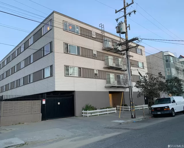 MLS: 424020324 Condo For Sale